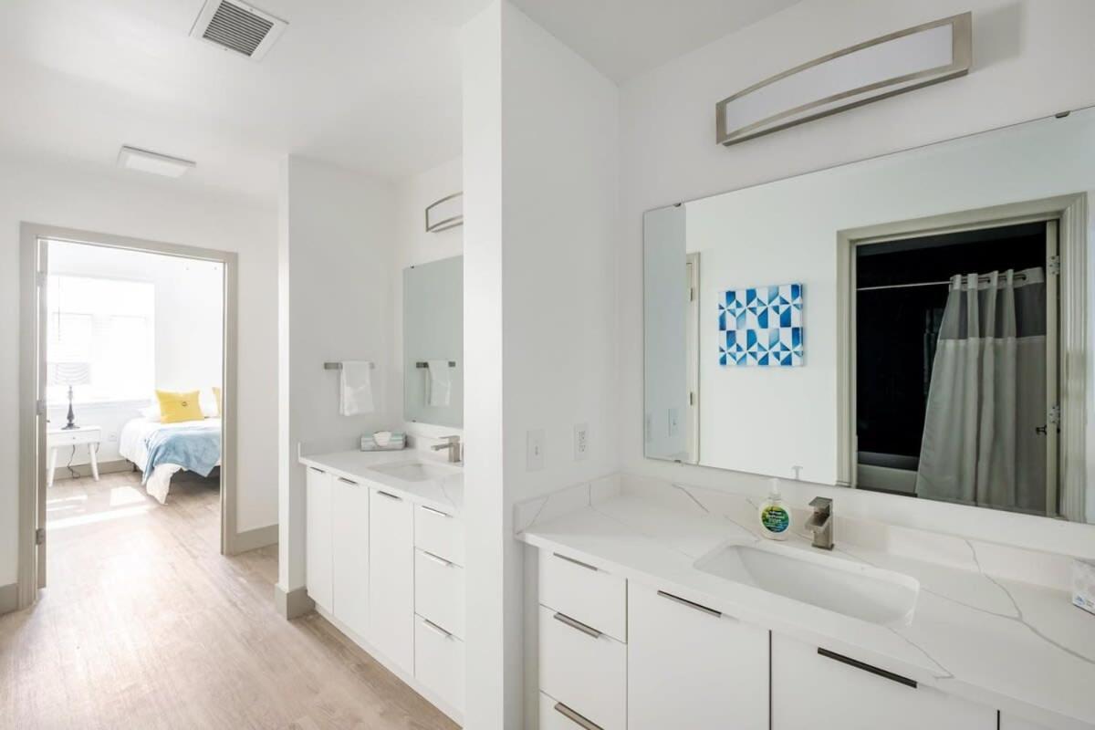 4B 3Ba Premium Family Apartment With Gym Шарлотт Экстерьер фото